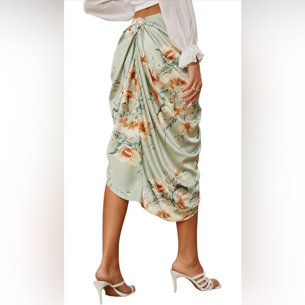 🆕 Floral Ruched Asymmetrical Skirt| NWT | XL(12/14) 💐| style pictured on me. - Picture 2 of 6